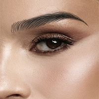 Altın Oran Kaş İzmir | Ölçülü Kaş Alımı – Nuray Yaprak Phibrows Altın Oran Kaş uygulaması, İzmir Kaş Stüdyosu’nda doğal ve simetrik kaş görünümü sağlar.